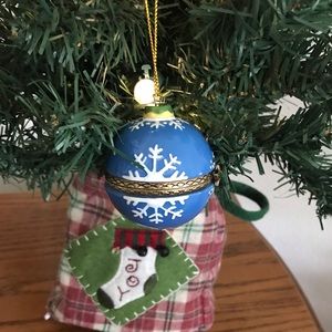 🎄❄️ Snowflake Porcelain Ball Trinket Box Ornament. ❄️🎄